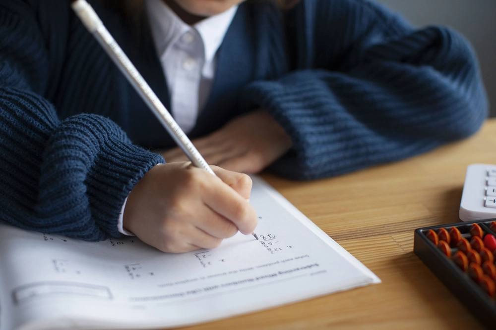 如何撰寫高質量Reflection Paper?教育與護理系學生的批判性反思技巧與Gibbs模型應用