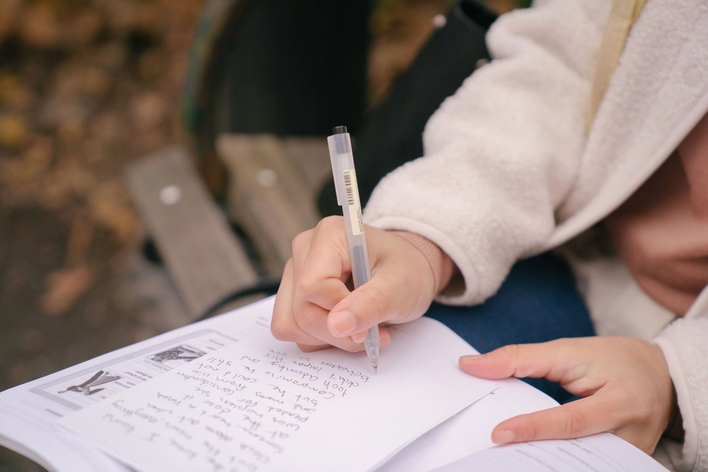 Reflective Writing寫極都唔夠深度?4個框架幫你寫出有層次嘅學術反思