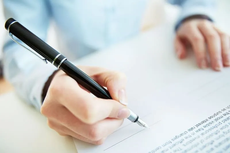 你篇 Essay 嘅 Tense 一時一樣，Professor 話睇到頭暈？4 步建立一套由頭到尾一致嘅時態標準